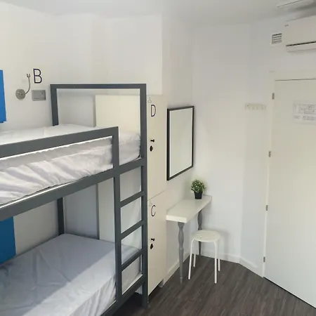 Chameleon Youth Hostel *