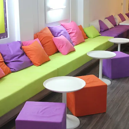 Chameleon Youth Hostel *