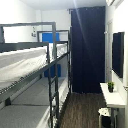 Chameleon Hostal *